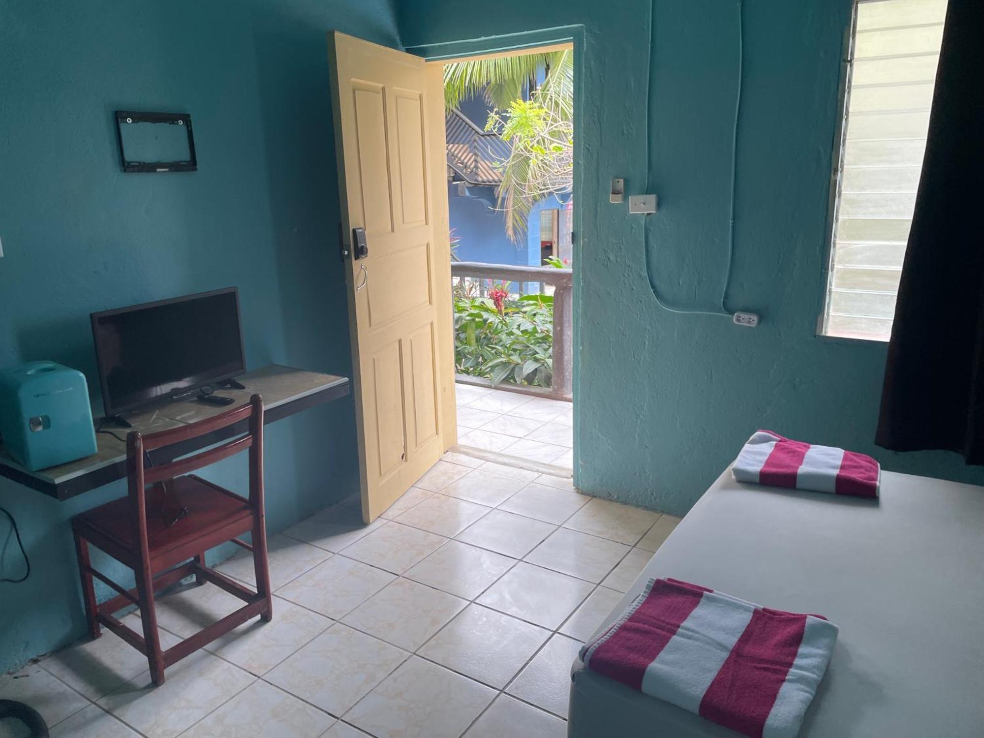 Airport Inn Roatan Exteriér fotografie